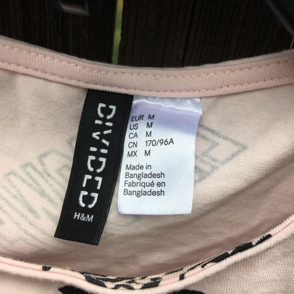 Word print pink emoji medium crop top - Picture 2 of 3